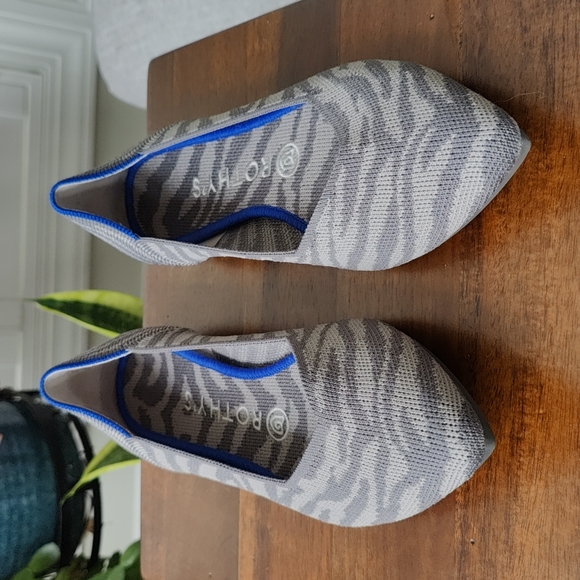 Rothy's Point, Gray Zebra, SZ 9 - Picture 2 of 12